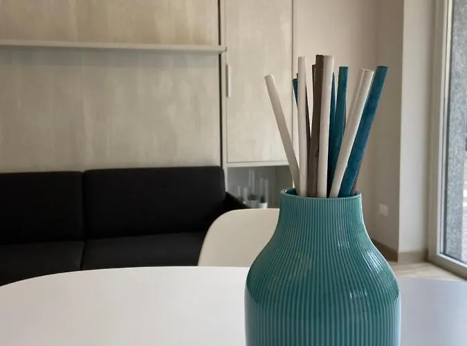 Lovingstresa In The Heart Of The Town * 스트레사