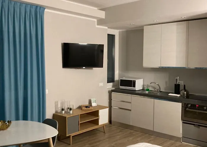 Lovingstresa In The Heart Of The Town 스트레사